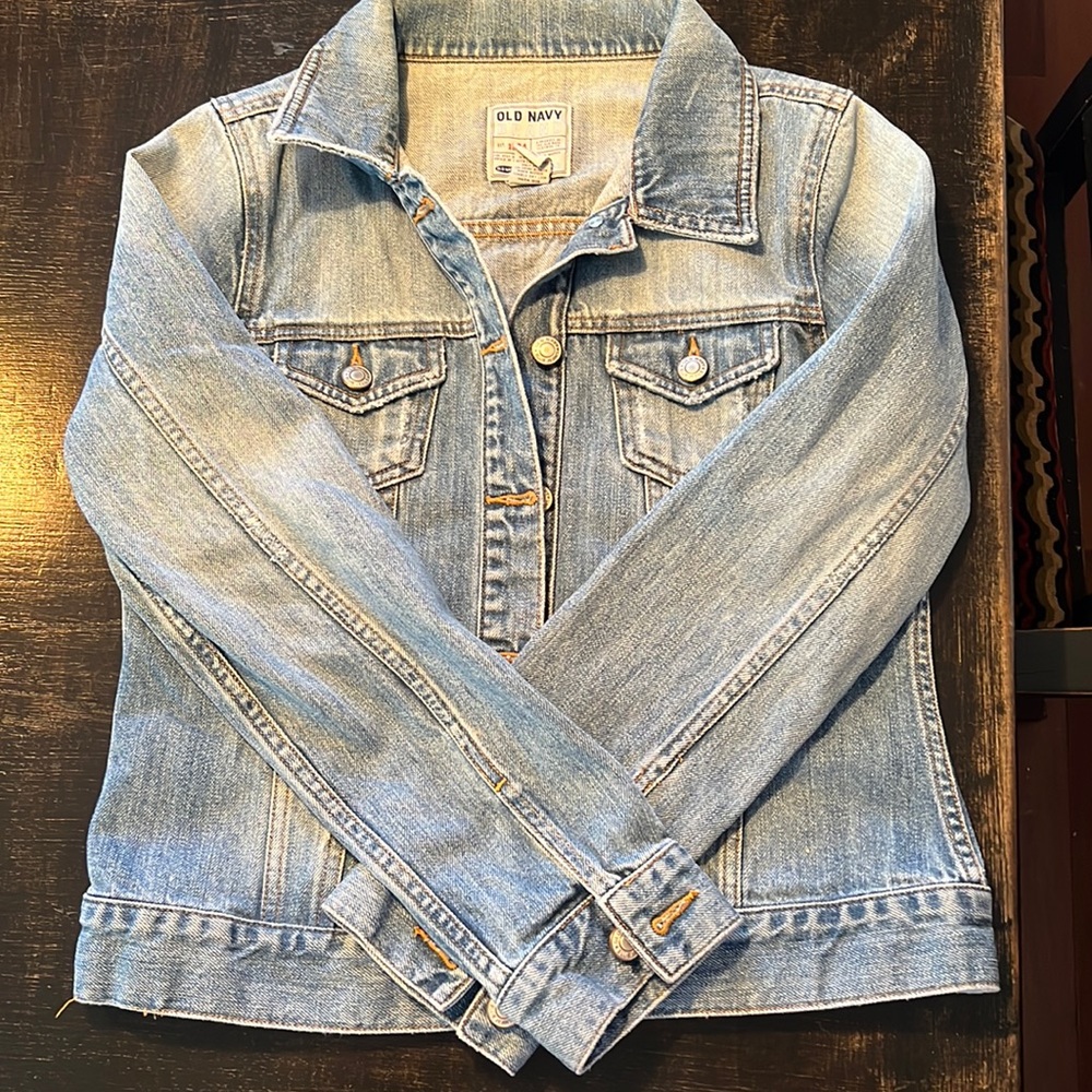 Old Navy light colored blue jean jacket.  Size Small. Still looks brand new.